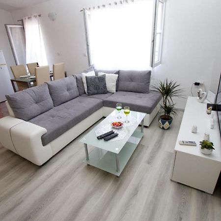 Apartment Toni Makarska Eksteriør bilde