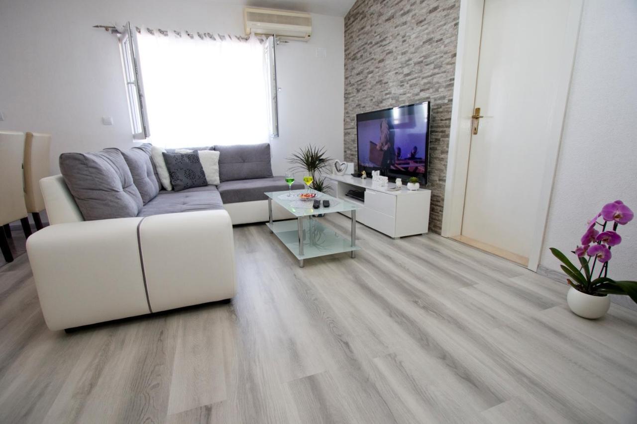 Apartment Toni Makarska Eksteriør bilde